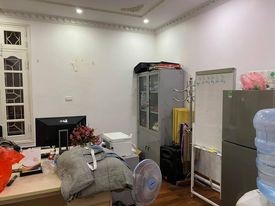 Bán nhà nguyên căn hạ 800 triệu nhà phố Đại Cồ Việt, ô tô đỗ cửa, đúc 5 tầng, giá bán 9.6 tỷ