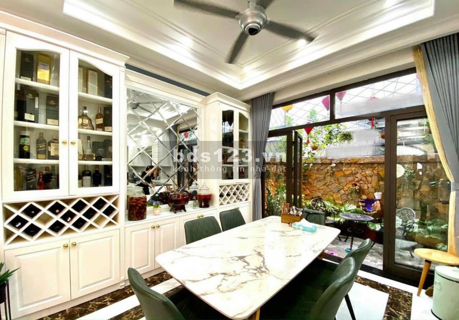 Siêu phẩm Vin imperia khu đóng, 98m2 giá hấp dẫn 13,8 tỷ Bài trí thông minh, nội thất sang trọng