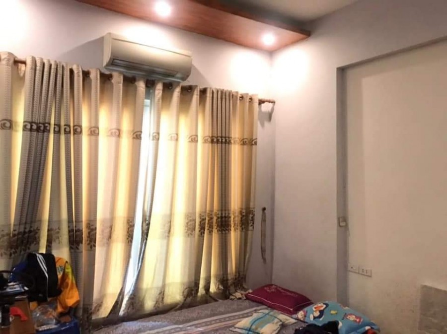Bán nhà lô góc Lạc Long Quân, Quận Tây Hồ, diện tích sử dụng 50m2, 4 tầng, giá 3,25 tỶ