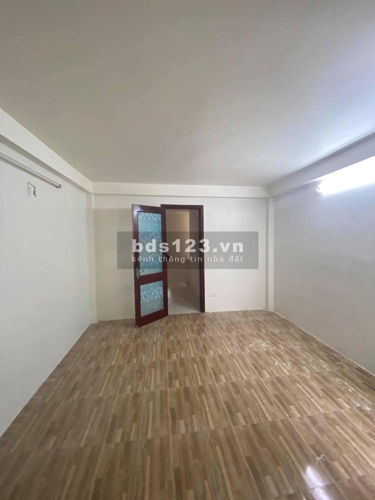 Bán nhà Tân Mai, Quận Hoàng Mai, ô tô đỗ diện tích 35m2 giá bán 2.95 tỷ, lhcc