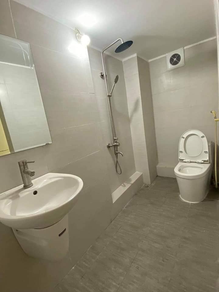 Bán nhà đẹp Nguyên Hồng dt 28m2*6 tầng, mt 4m giá 3,9 tỷ, 10m ra phố kd online ở ngay