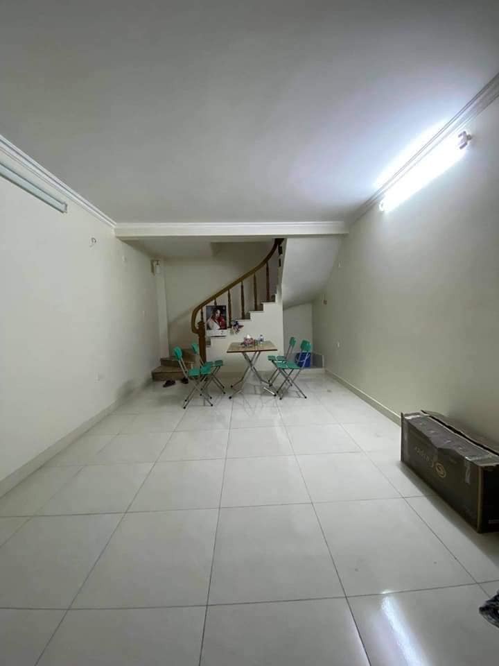 Bán nhà đẹp Nguyên Hồng dt 28m2*6 tầng, mt 4m giá 3,9 tỷ, 10m ra phố kd online ở ngay