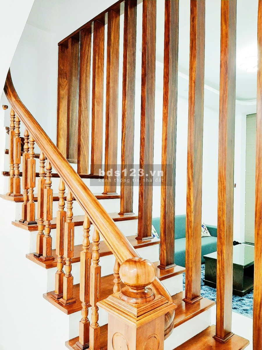 Xuân Thủy Lô góc Nhà mới KD vừa và nhỏ rộng 41m2 mặt tiền 4.2m giá 5.5 tỷ