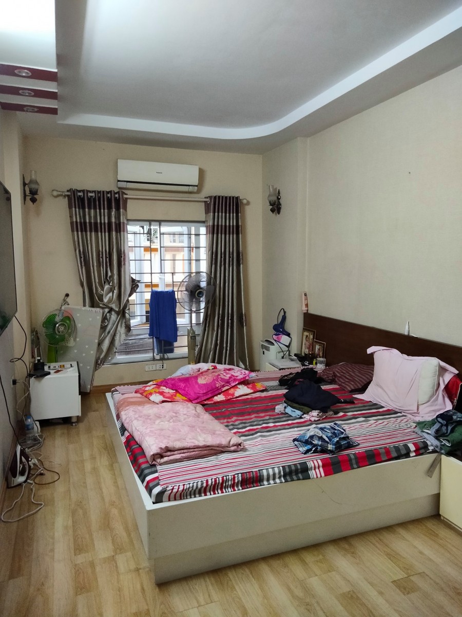 Cần bán nhà phố Bạch Mai, dt 35m2, 4 tầng, 3 phòng ngủ ngõ rộng, gần phố giá 2.65 tỷ, lh 034357733