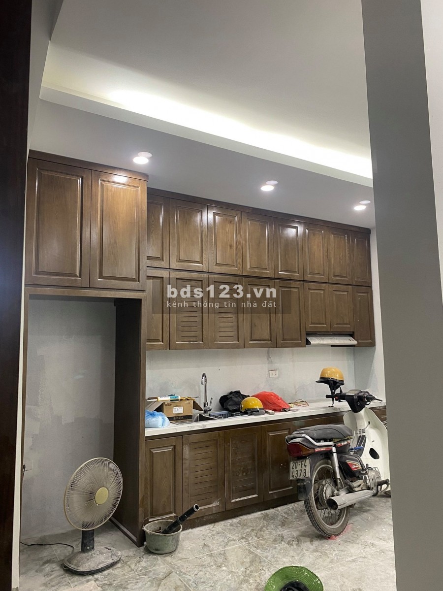 Bán nhà đẹp Nguyễn Khang Cầu Giấy ngõ thông khắp ngã 50m ra phố dt 48m2, giá chỉ 5.1 tỷ