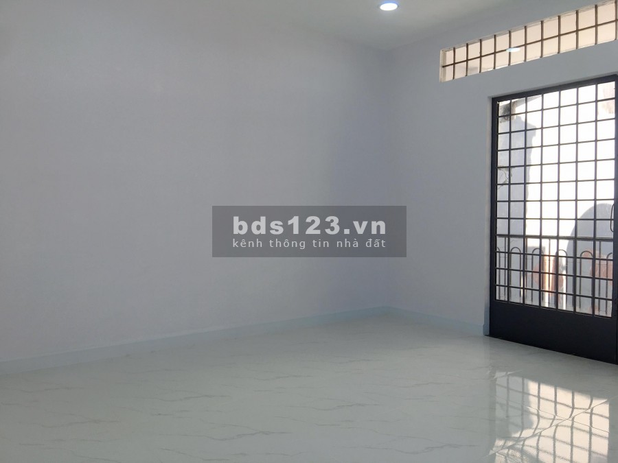 Nhà kiên cố 3 tầng. Ngang 4,5m. Cạnh Chợ Hồng Lạc giá bán 4,9 tỷ, khu an ninh