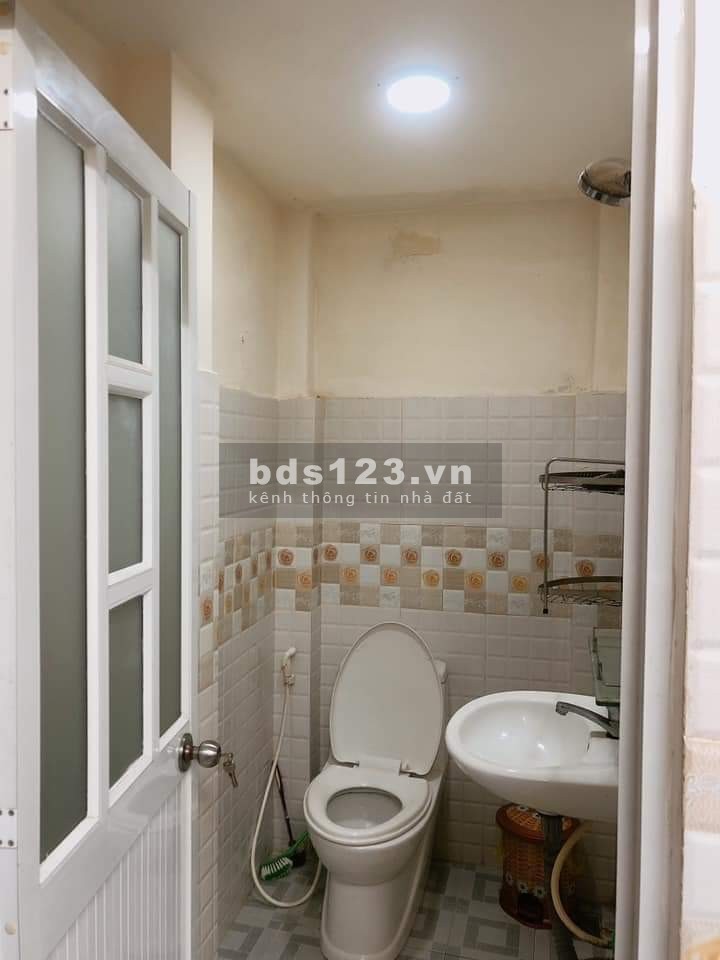 Bán nhà nguyên căn Nguyên Hồng ngang khủng 7m, 2 tầng đúc, giá bán 3.5 tỷ, lhcc