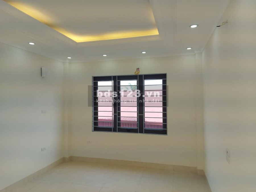 Bán nhà phố Thanh Am, Long Biên, mới xây, gần phố, dt 33m2, 5 tầng, giá 2.27 tỷ.