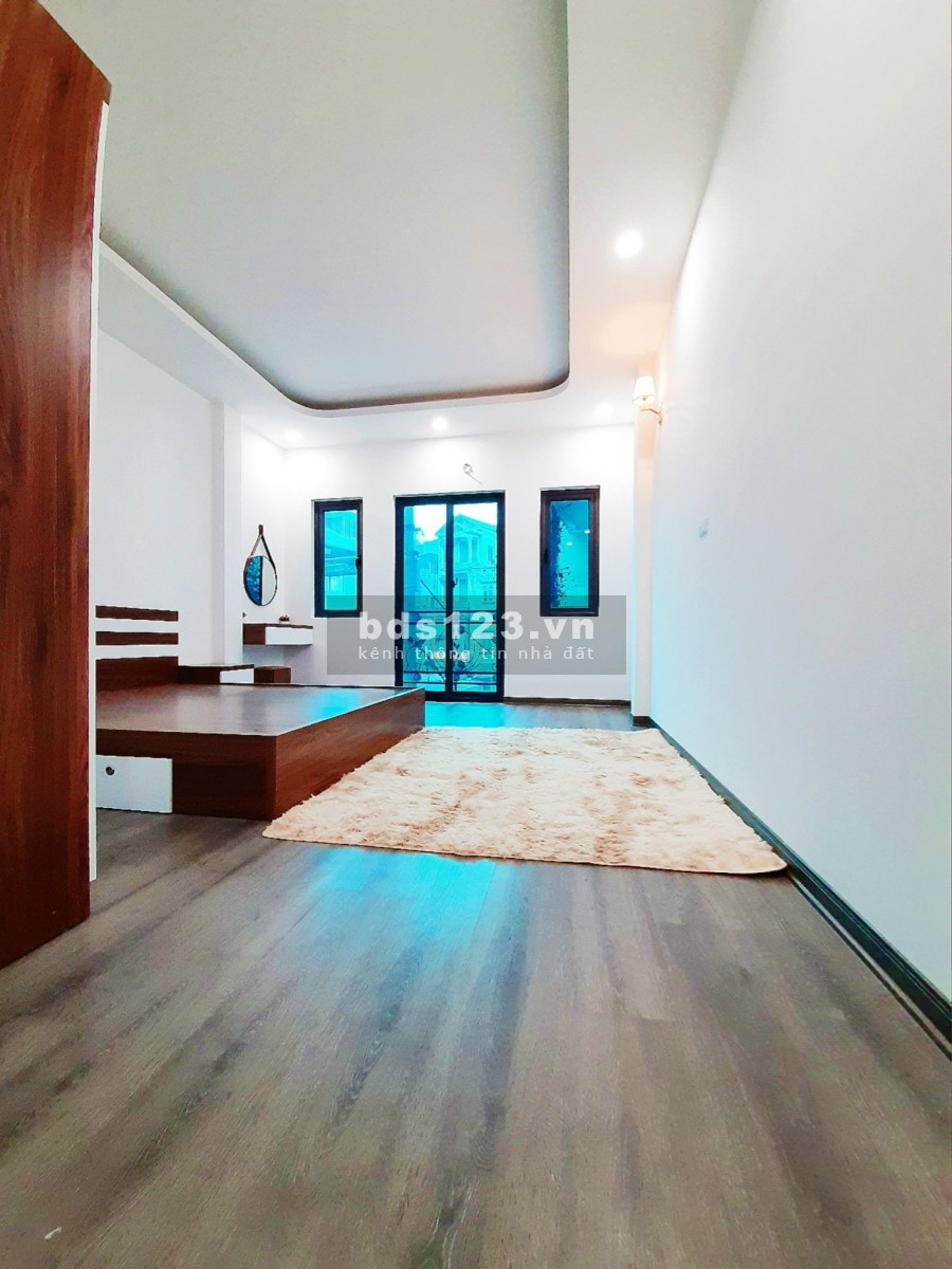 Xuân Thủy Lô góc Nhà mới KD vừa và nhỏ rộng 41m2 mặt tiền 4.2m giá 5.5 tỷ