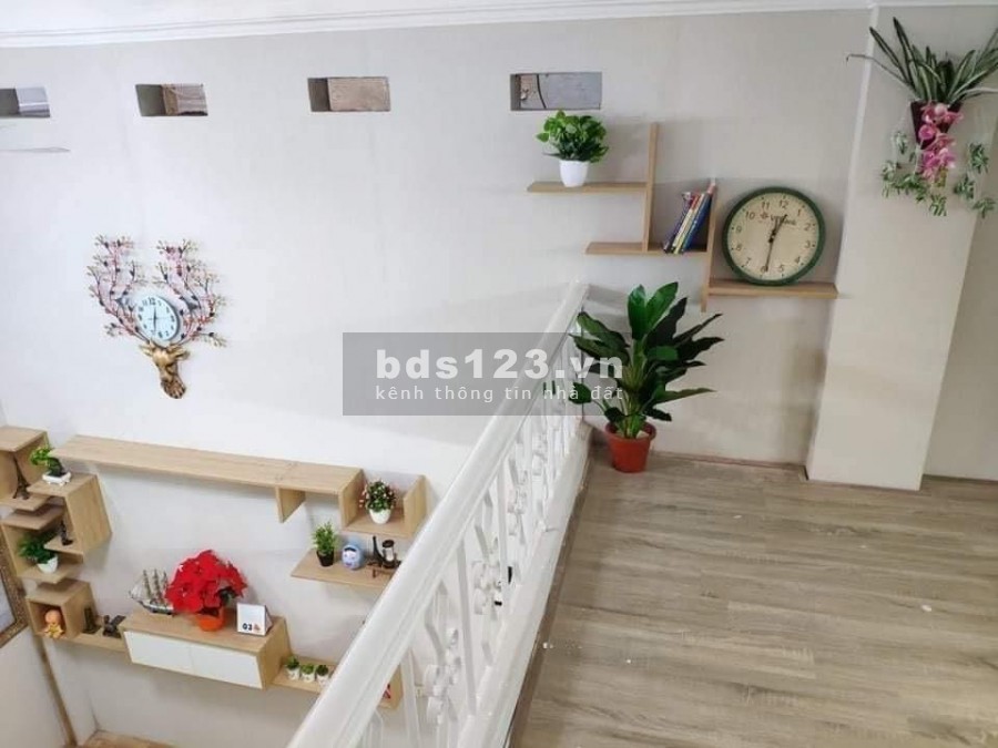 Nhà đẹp ở ngay,ô tô, gần phố, Trường Chinh, Quận Đống Đa dt 27m2, 3 tầng, giá 2.7 tỷ