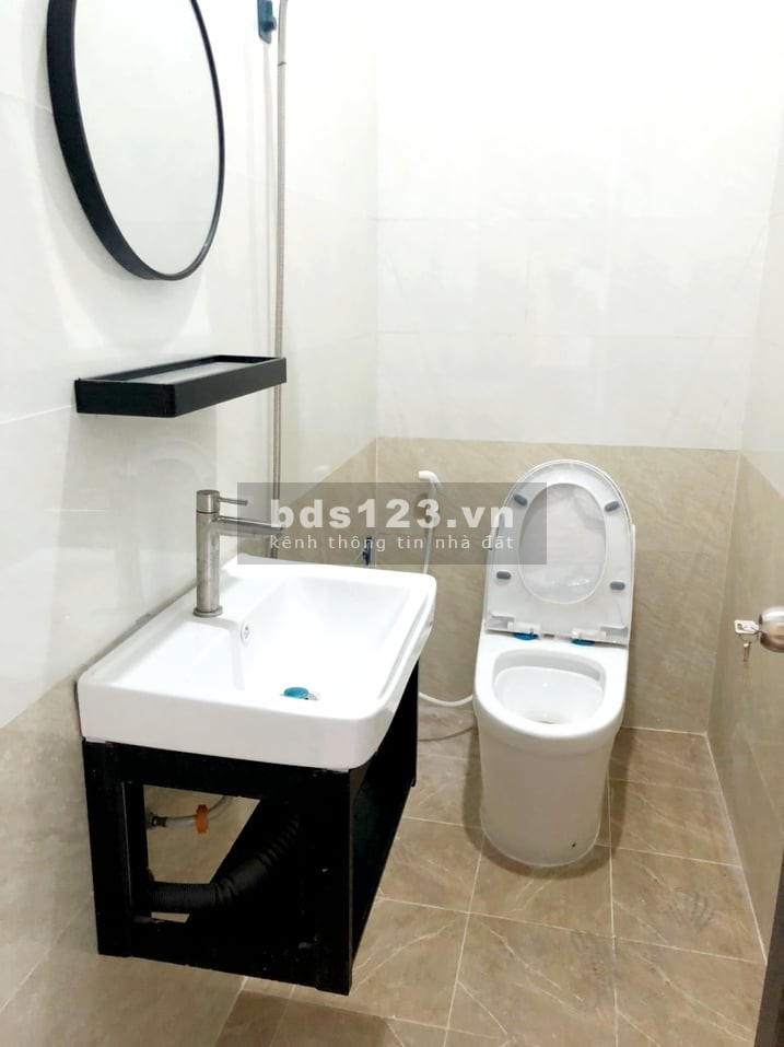 Nhà mới xây. Ngay cạnh ĐH Công Nghệ Thực Phẩm giá bán 4,3 tỷ, sổ hồng riêng