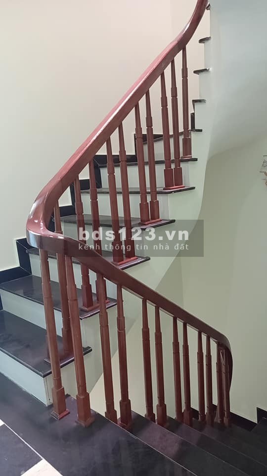 Bán nhà Lê Quang Đạo, diện tích 34m2, 3 bước ra đường đôi, giá 3.x tỷ (x nhà trẻ).