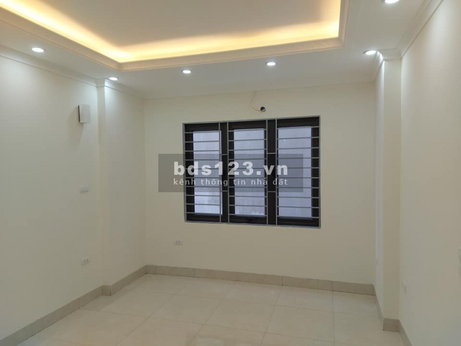 Bán nhà phố Thanh Am, Long Biên, mới xây, gần phố, dt 33m2, 5 tầng, giá 2.27 tỷ.