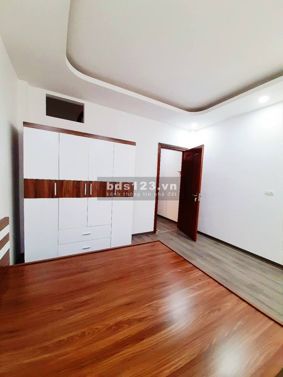 Xuân Thủy Lô góc Nhà mới KD vừa và nhỏ rộng 41m2 mặt tiền 4.2m giá 5.5 tỷ