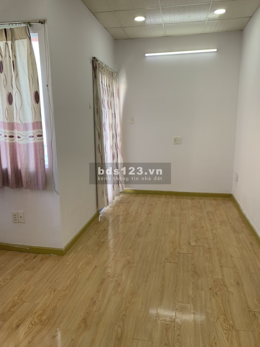 Chủ cần ra đi căn nhà xây mới long lanh, giá bán 4.3 tỷ, liên hệ 0909083678