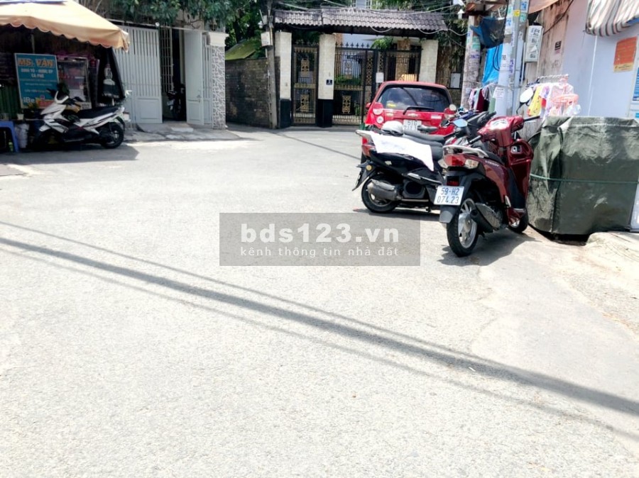 Nhà mới xây. Ngay cạnh ĐH Công Nghệ Thực Phẩm giá bán 4,3 tỷ, sổ hồng riêng