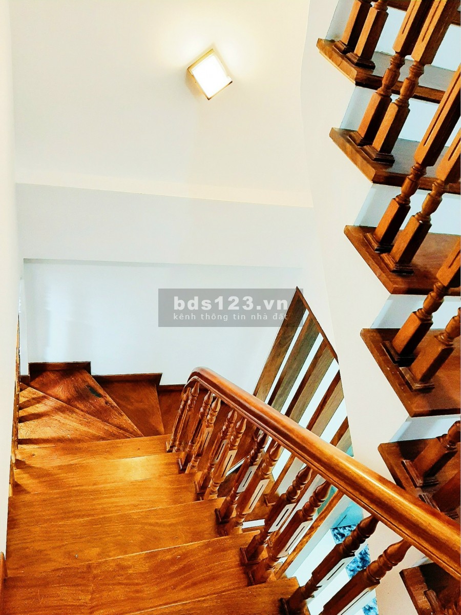 Xuân Thủy Lô góc Nhà mới KD vừa và nhỏ rộng 41m2 mặt tiền 4.2m giá 5.5 tỷ