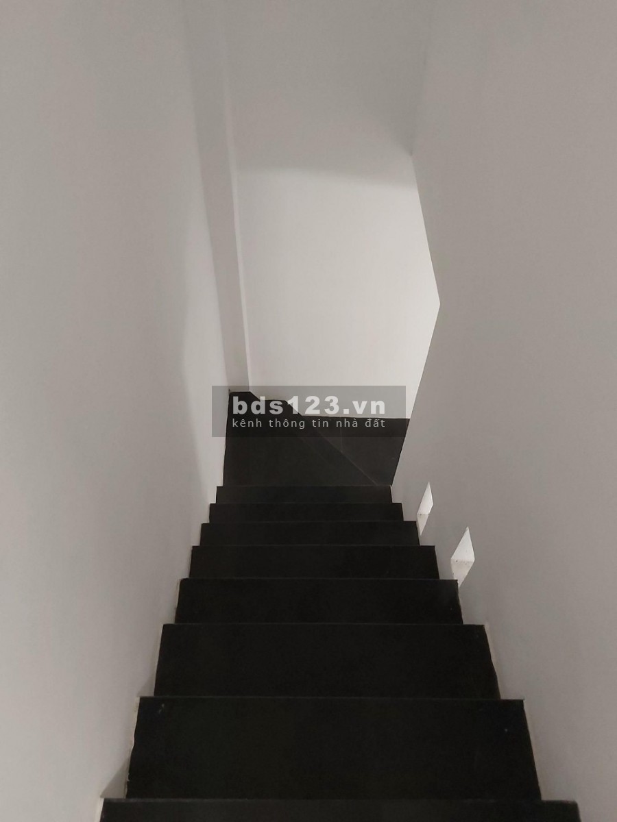 Nhà nguyên căn Phạm Văn Bạch 2 tầng HXH diện tích cực to giá cực rẻ