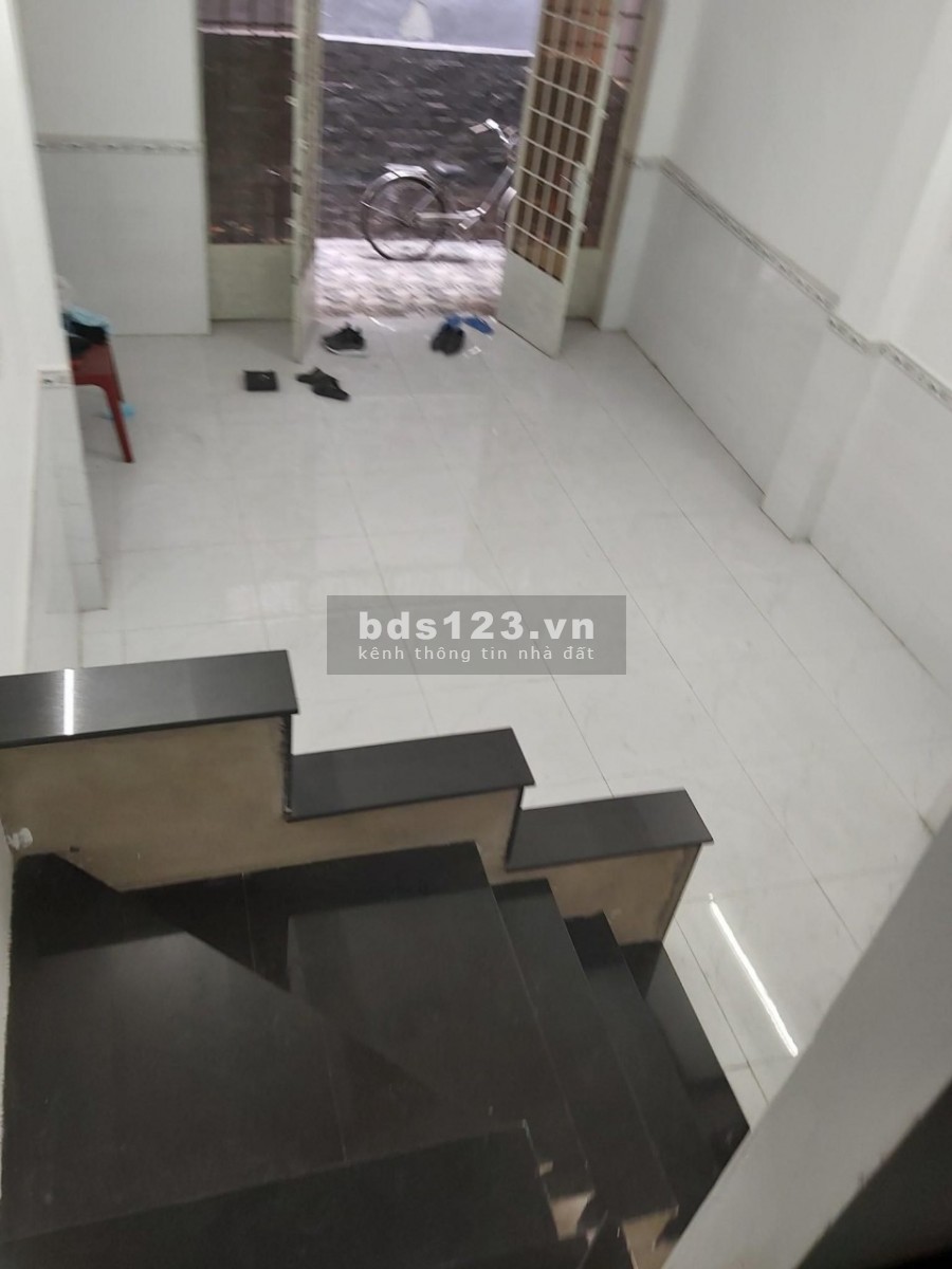 Nhà nguyên căn Phạm Văn Bạch 2 tầng HXH diện tích cực to giá cực rẻ