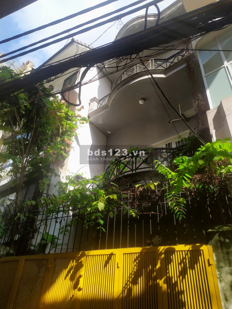 Cho thuê nhà nguyên căn Nghĩa Đô-Cầu Giấy dt 70m2, đúc 3.5 tầng, MT 4.5m, giá 11tr
