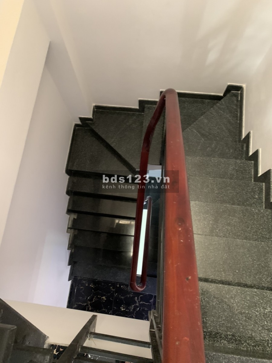 Chủ cần ra đi căn nhà xây mới long lanh, giá bán 4.3 tỷ, liên hệ 0909083678