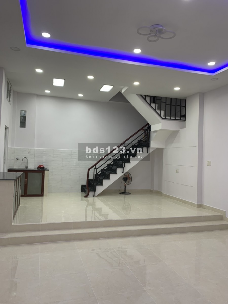 Chủ cần ra đi căn nhà xây mới long lanh, giá bán 4.3 tỷ, liên hệ 0909083678
