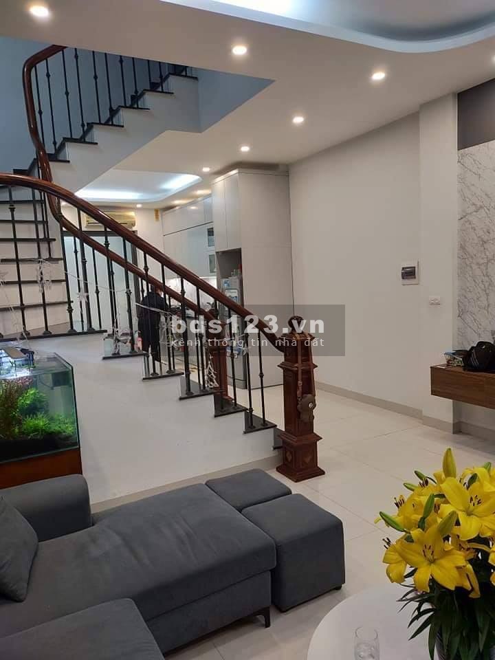 Bán nhà hiếm Mễ Trì, phân lô ô tô nội thất Vip dt 62m2, 5 tầng, mt 5m giá chỉ 5.9 tỷ