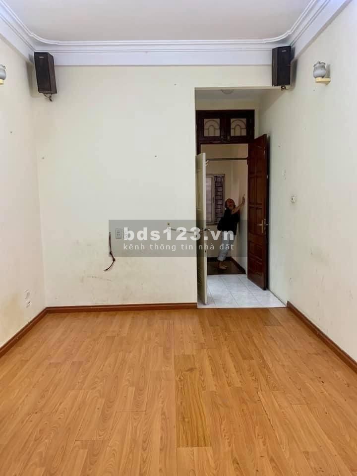 Bán hạ giá nhà Nguyễn Ngọc Vũ, DT 36m2 x 4 tầng, gần ô tô, ngõ 3 gác đua, nhỉnh 3 tỷ.