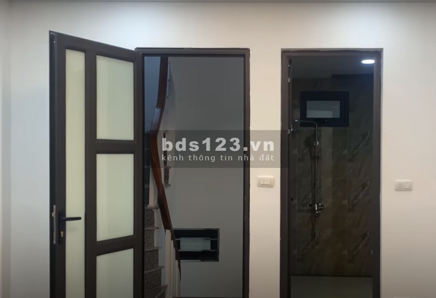 Bán nhà mặt tiền quận Tân Phú; 32 m2, 2 lầu đúc, bán gấp chỉ hơn 3 tỷ