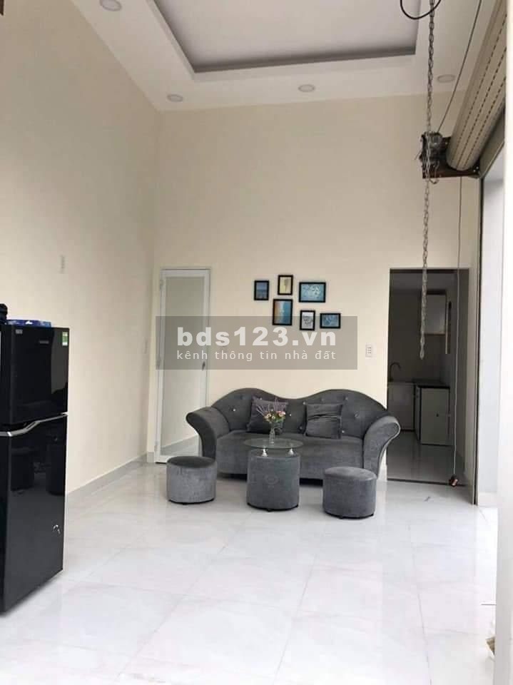 Bán nhà mặt tiền quận Tân Phú; 32 m2, 2 lầu đúc, bán gấp chỉ hơn 3 tỷ
