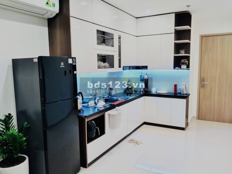 Hết tháng 8 mình trống căn 1PN+1 nội thất đầy đủ cho thuê tại Vinhomes Smart City.