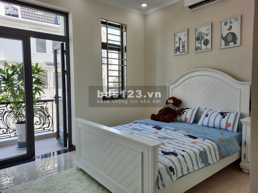 Bán nhà mới 1 trệt 2 lầu, tại Dĩ An, sổ riêng có ngân hàng cho vay