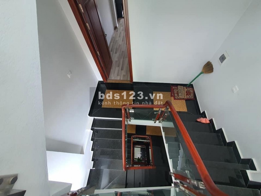 Bán nhà đẹp ở ngay phố Chiến Thắng Hà Đông, dt 40m2, giá nhỉnh 6 tỷ, sổ đỏ siêu đẹp