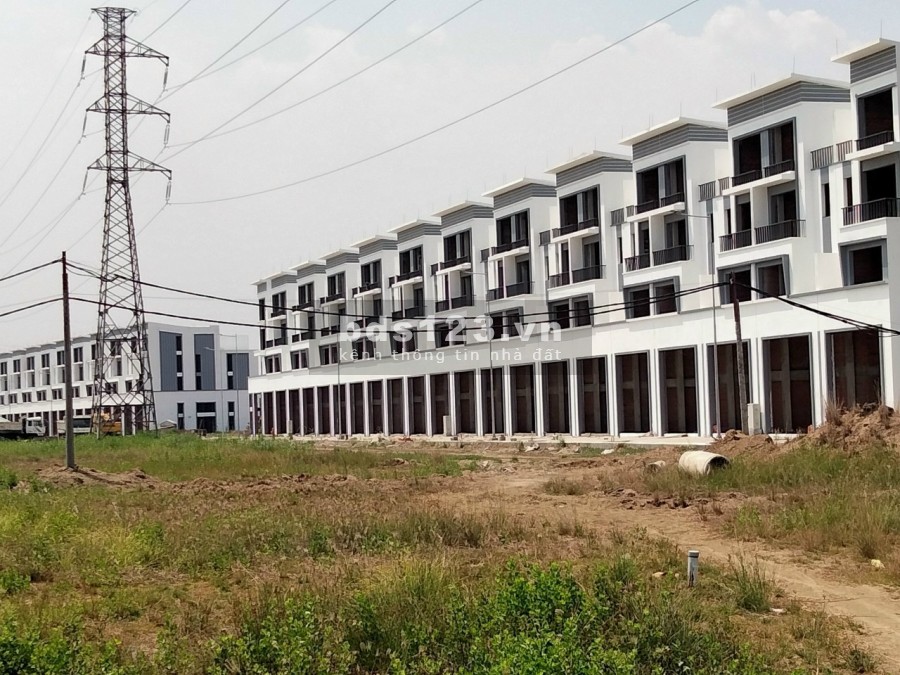 Nhà phố xây sẳn, bàn giao thô hoàn thiện mặt ngoài, ngân hàng hỗ trợ vay đến 70%
