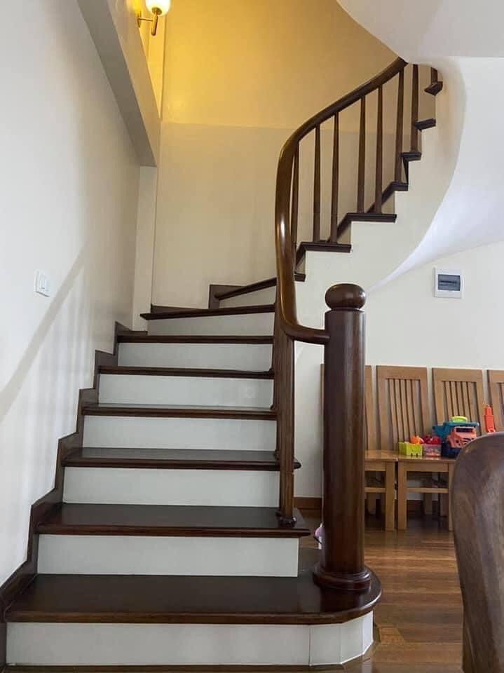Bán gấp nhà phố Khương Hạ, Thanh Xuân, ngõ đẹp nhà đẹp. Diện tích 35m2, 5 tầng, mặt tiền 4.5m.