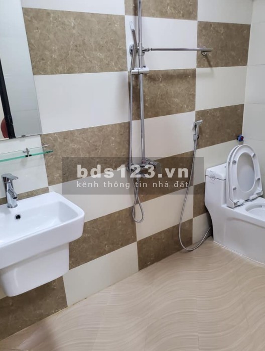 Bán nhà Xuân Phương, dt 30m2, 5 tầng đúc mt rộng, giá chỉ nhỉnh 2 tỷ, ngõ thông rộng, sổ sẵn