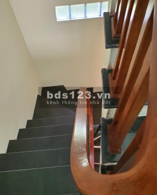 Bán nhà Xuân Phương, dt 30m2, 5 tầng đúc mt rộng, giá chỉ nhỉnh 2 tỷ, ngõ thông rộng, sổ sẵn