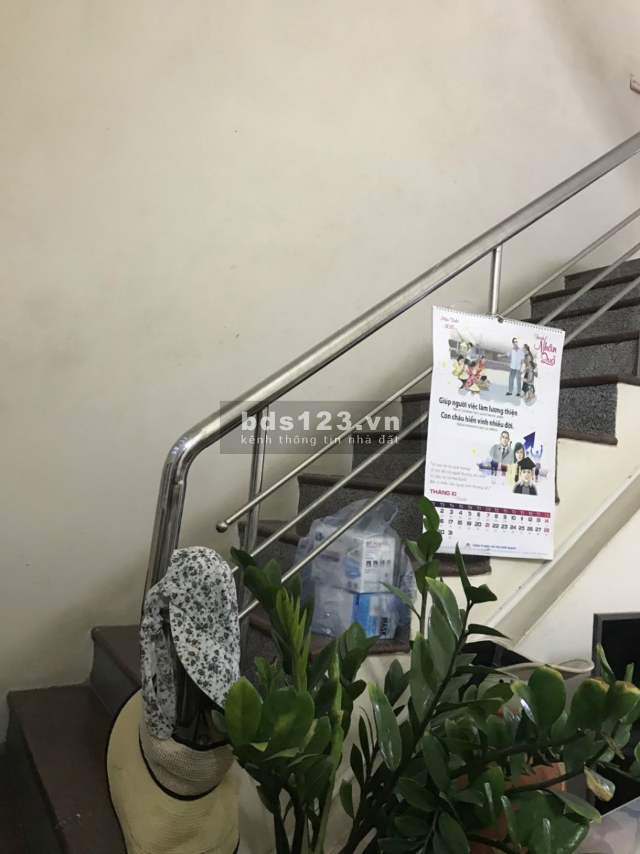 Bán nhà phố Xuân Thủy, Ngõ Rộng Thoáng Sáng Rực Rỡ, 5 tầng 3.5 tỷ