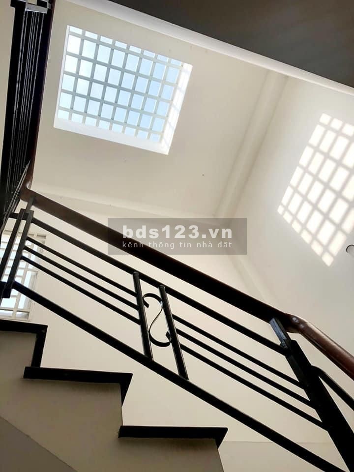 Nhà đường Trần Bình Trọng, Quận 55, dt 45m2, 4 tầng xây bê tông cốt thép, sân thượng