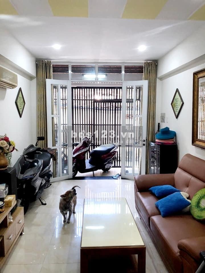 Nhà đường Trần Bình Trọng, Quận 55, dt 45m2, 4 tầng xây bê tông cốt thép, sân thượng