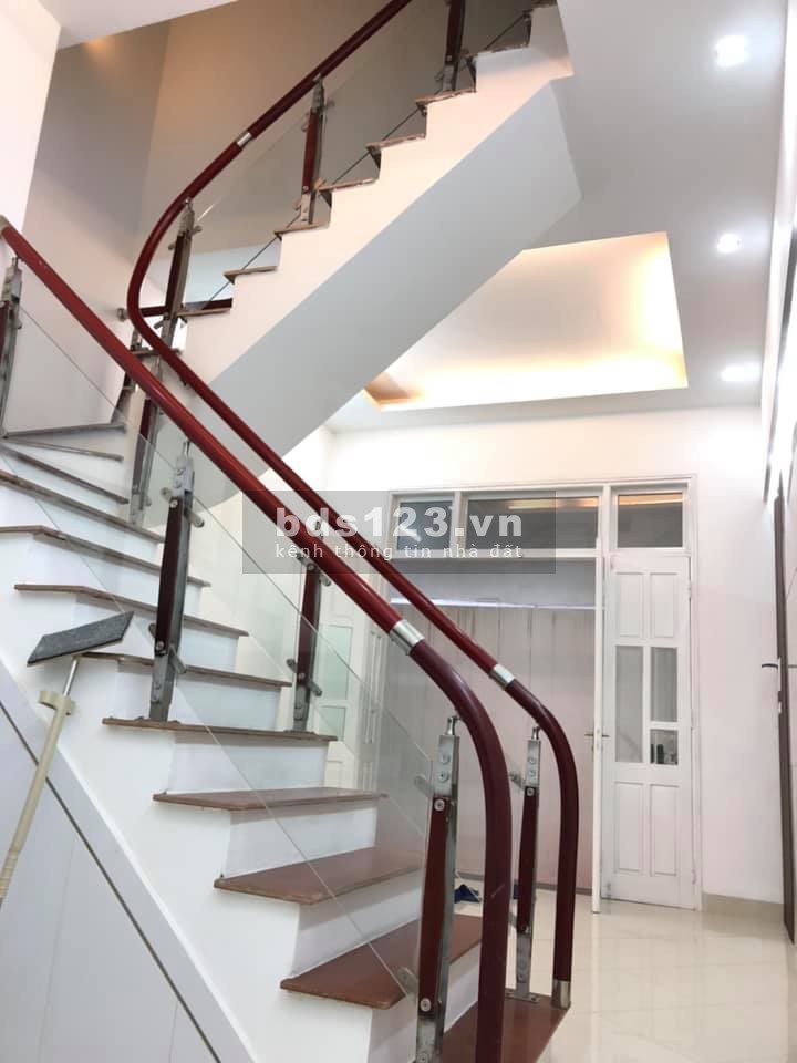 Bán nhà 5 tầng ngõ ba gác tránh xe máy đường Láng, nhà có cổng riêng khoá mật mã