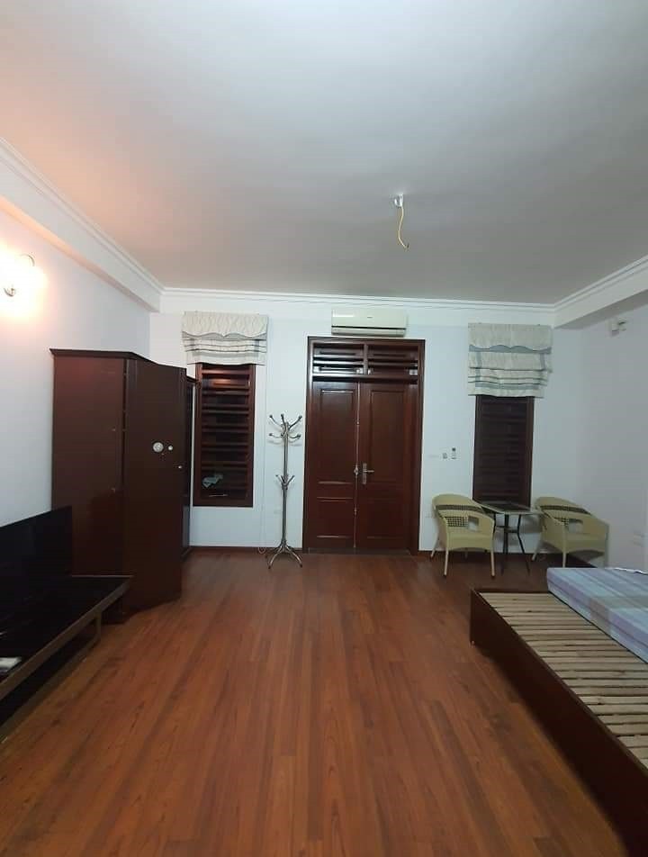 Bán nhà nguyên căn mặt phố Kim Mã diện tích 125m2, đúc 5 tầng, giá bán 35 tỷ