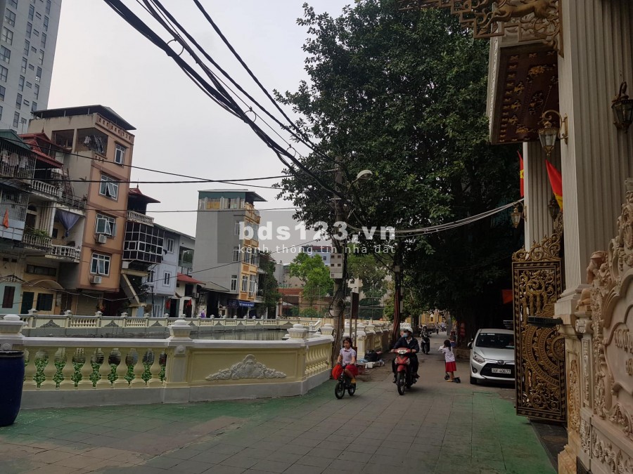 Cần bán 36m2 đất 2x tỷ Hoàng Quốc Việt Cầu Giấy, ô tô hồ điều hoà, giá cực tốt