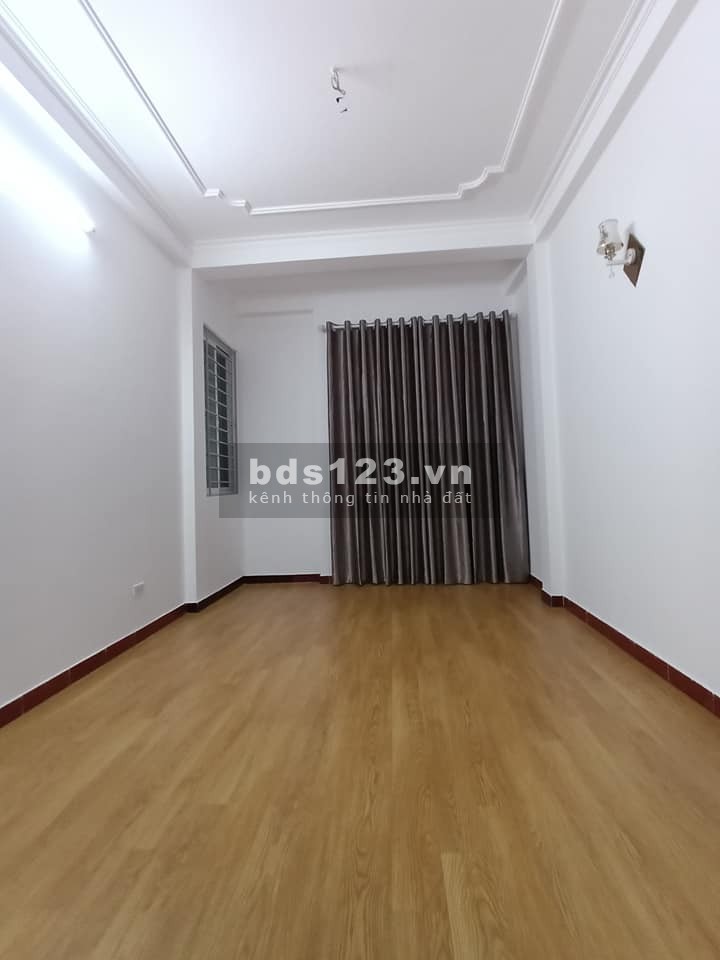 Bán nhà Tân Mai, 3 phòng ngủ, 4 tầng, ô tô tránh, ngõ thông rộng giá bán 2.26 tỷ, lhcc