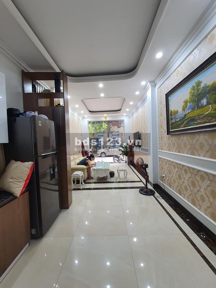 Bán nhà Chiến Thắng, kinh doanh đỉnh, vỉa hè ô tô tránh, dt 40m2, giá 6.35 tỷ