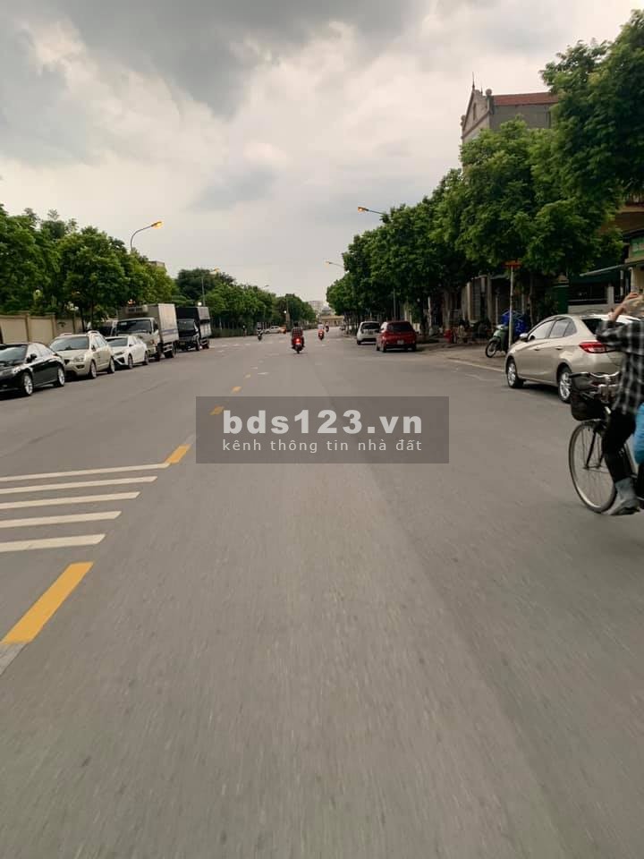 Bán đất mặt đường Cổ Linh dt 296m2, giá. bán 55.7 mặt tiền 15m, lhcc