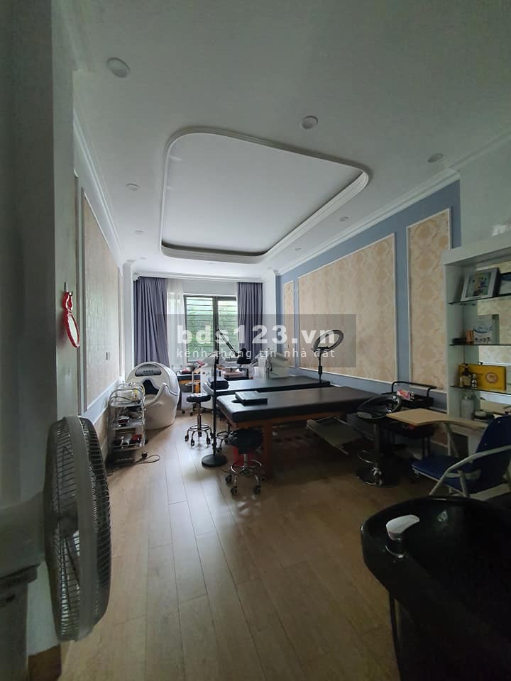 Bán nhà Chiến Thắng, kinh doanh đỉnh, vỉa hè ô tô tránh, dt 40m2, giá 6.35 tỷ