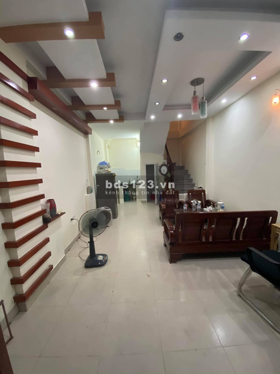 Bán nhà ngõ Dương Quảng Hàm, Khánh Toàn, nhỉnh 32m2, 5 tầng, giá 3.65 tỷ, lh 0975513371