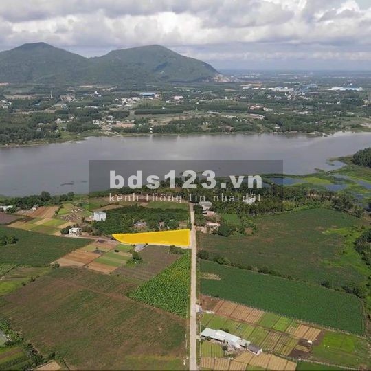 Đất ven hồ sinh thái Châu Pha, sẵn sổ hồng thổ cư, dân cư đông đúc