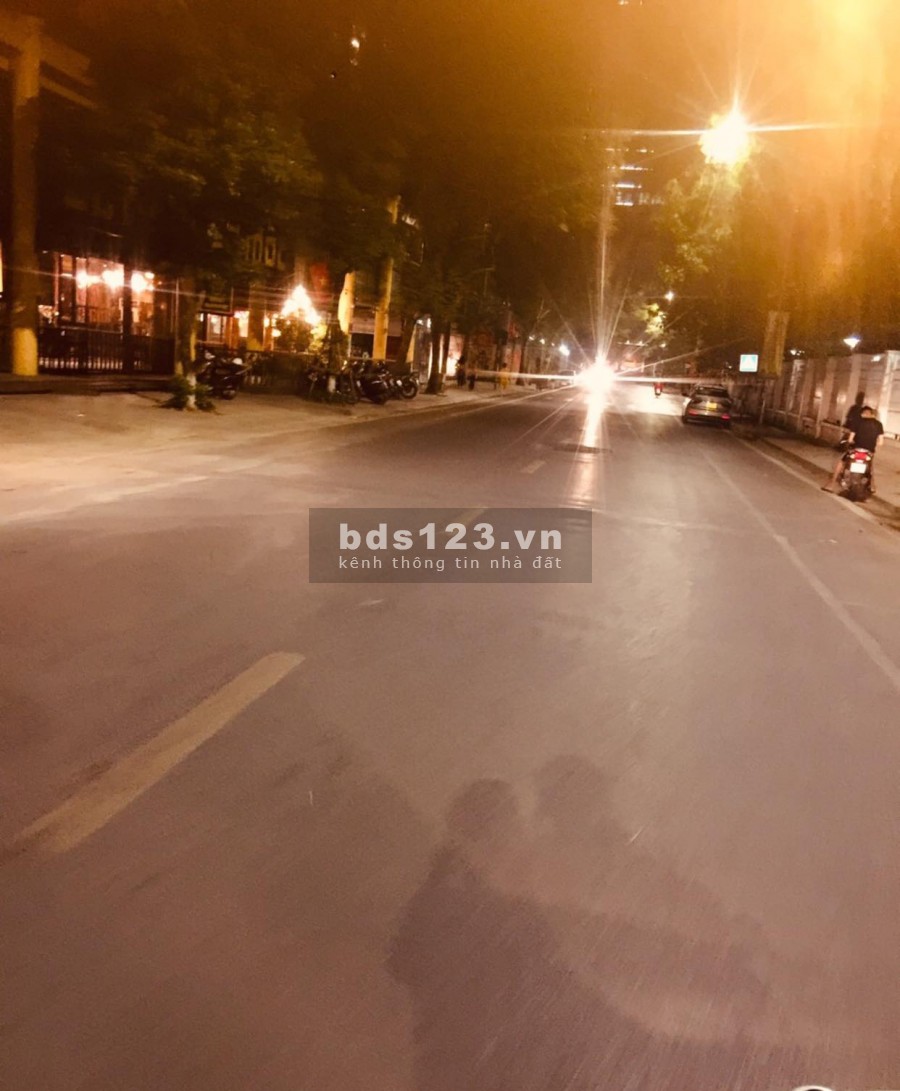 Hiếm bán nhà Minh Khai, mt 10m, kinh doanh ô tô tránh, diện tích 33m2, 4 tầng đúc